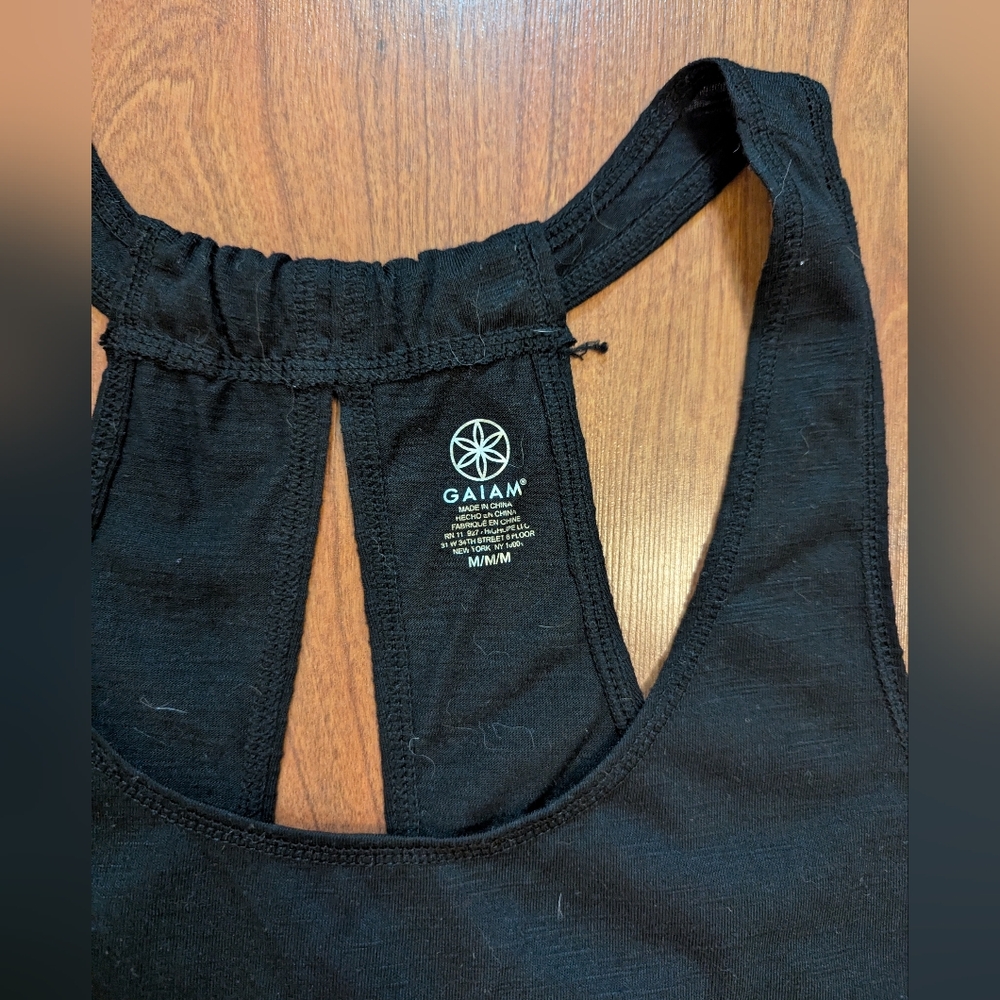 Gaiam Black Racerback Yoga Tank Top Open Back Women’s M - Picture 3 of 6